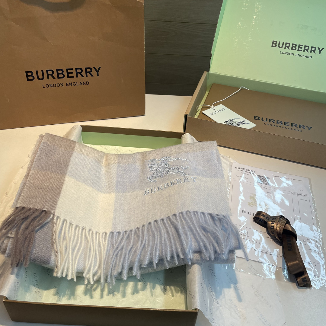 ✨✨Burberry · 巴宝莉双面围巾❗好看的要疯掉了，太有型太有魅力了❗❗非常斯文时尚的秋冬单品！真