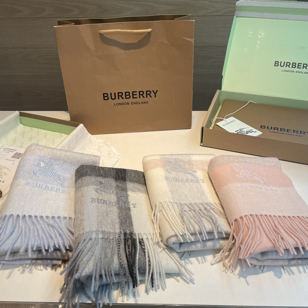 ✨✨Burberry · 巴宝莉双面围巾❗好看的要疯掉了，太有型太有魅力了❗❗非常斯文时尚的秋冬单品！真