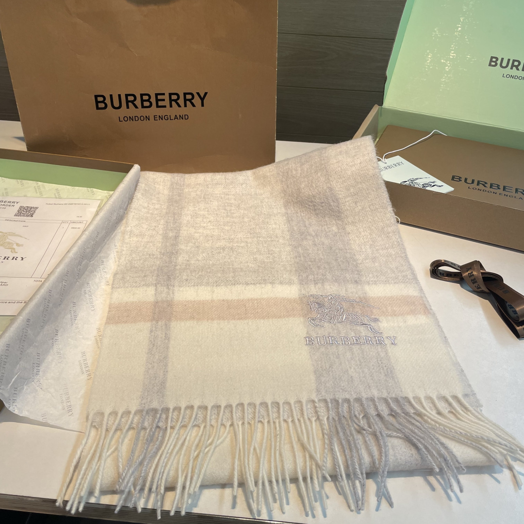 ✨✨Burberry · 巴宝莉双面围巾❗好看的要疯掉了，太有型太有魅力了❗❗非常斯文时尚的秋冬单品！真