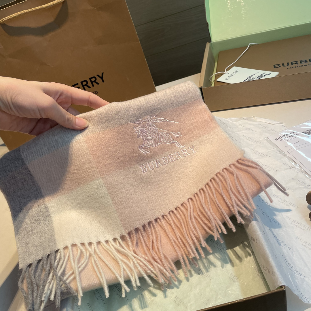 ✨✨Burberry · 巴宝莉双面围巾❗好看的要疯掉了，太有型太有魅力了❗❗非常斯文时尚的秋冬单品！真