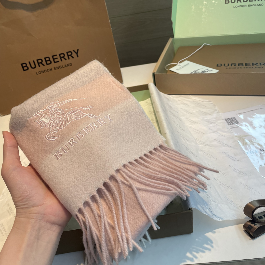 ✨✨Burberry · 巴宝莉双面围巾❗好看的要疯掉了，太有型太有魅力了❗❗非常斯文时尚的秋冬单品！真