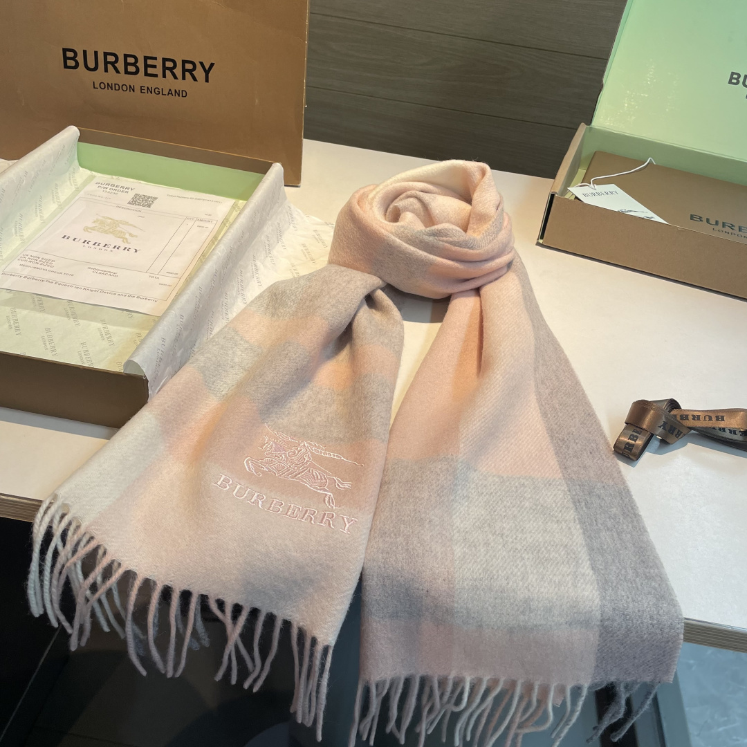 ✨✨Burberry · 巴宝莉双面围巾❗好看的要疯掉了，太有型太有魅力了❗❗非常斯文时尚的秋冬单品！真