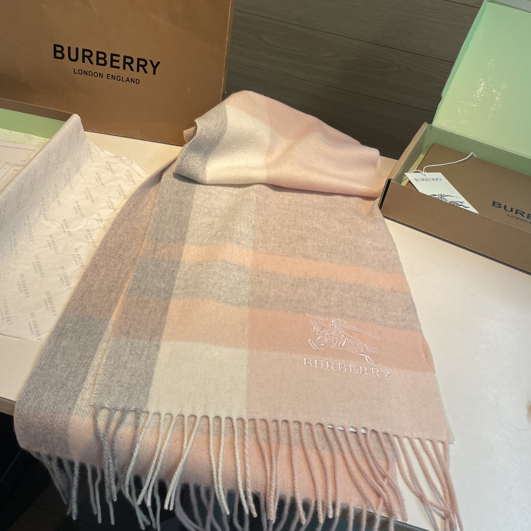 ✨✨Burberry · 巴宝莉双面围巾❗好看的要疯掉了，太有型太有魅力了❗❗非常斯文时尚的秋冬单品！真