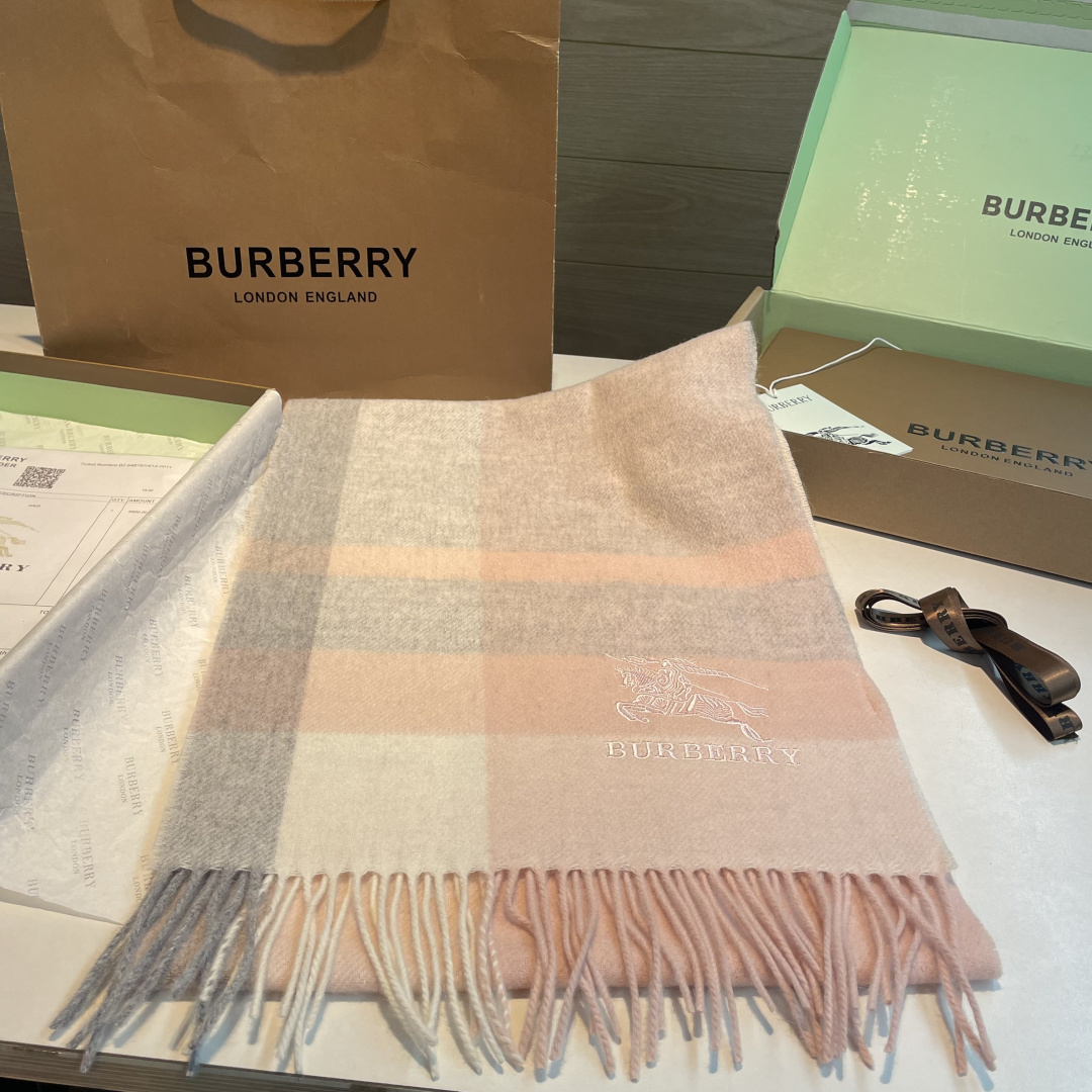 ✨✨Burberry · 巴宝莉双面围巾❗好看的要疯掉了，太有型太有魅力了❗❗非常斯文时尚的秋冬单品！真