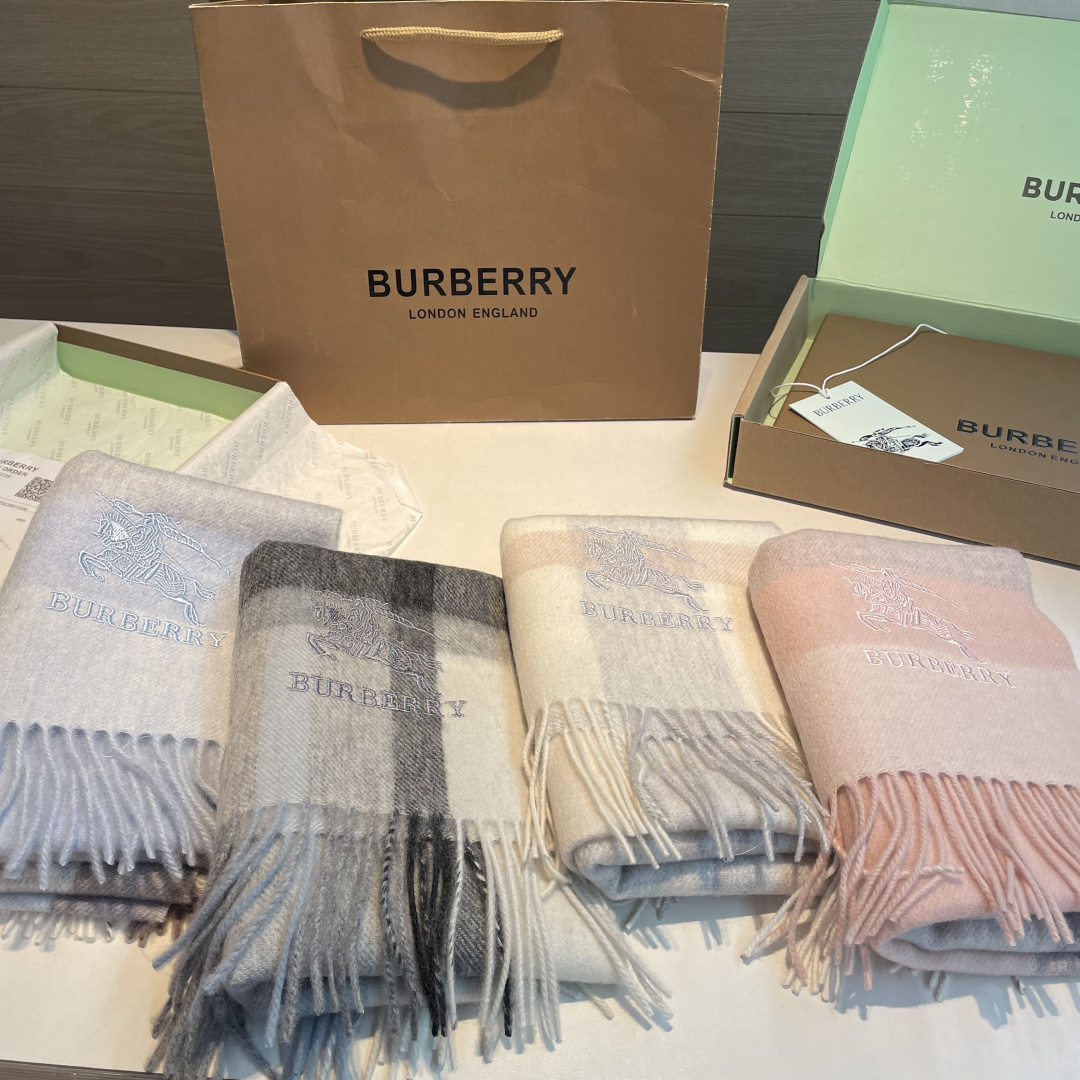 ✨✨Burberry · 巴宝莉双面围巾❗好看的要疯掉了，太有型太有魅力了❗❗非常斯文时尚的秋冬单品！真