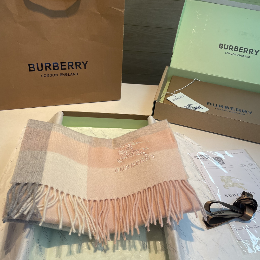✨✨Burberry · 巴宝莉双面围巾❗好看的要疯掉了，太有型太有魅力了❗❗非常斯文时尚的秋冬单品！真