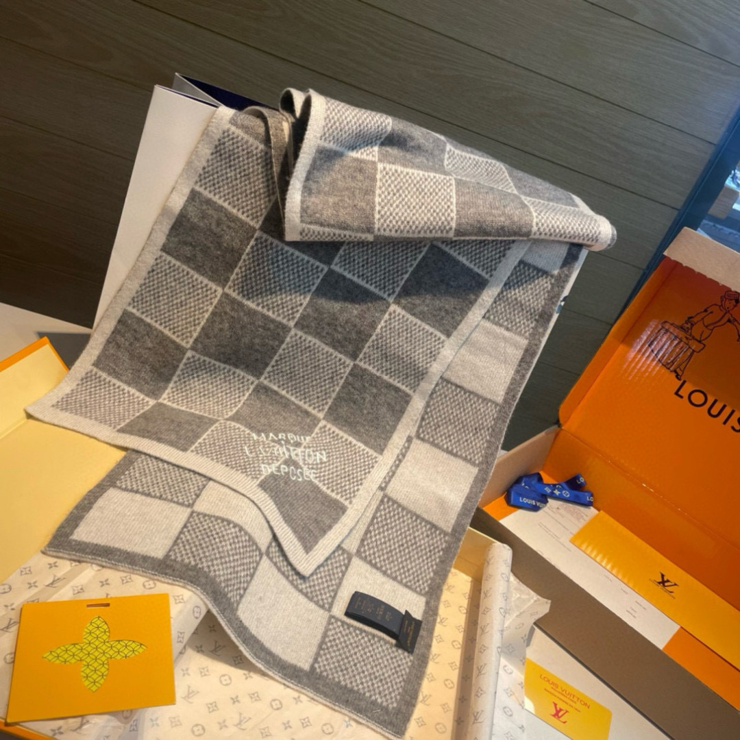 大驴家最美的围巾没有之一，独家首发，Fluffygram 围巾取材羊驼毛和绵羊毛混纺，以拉绒处理营造舒适