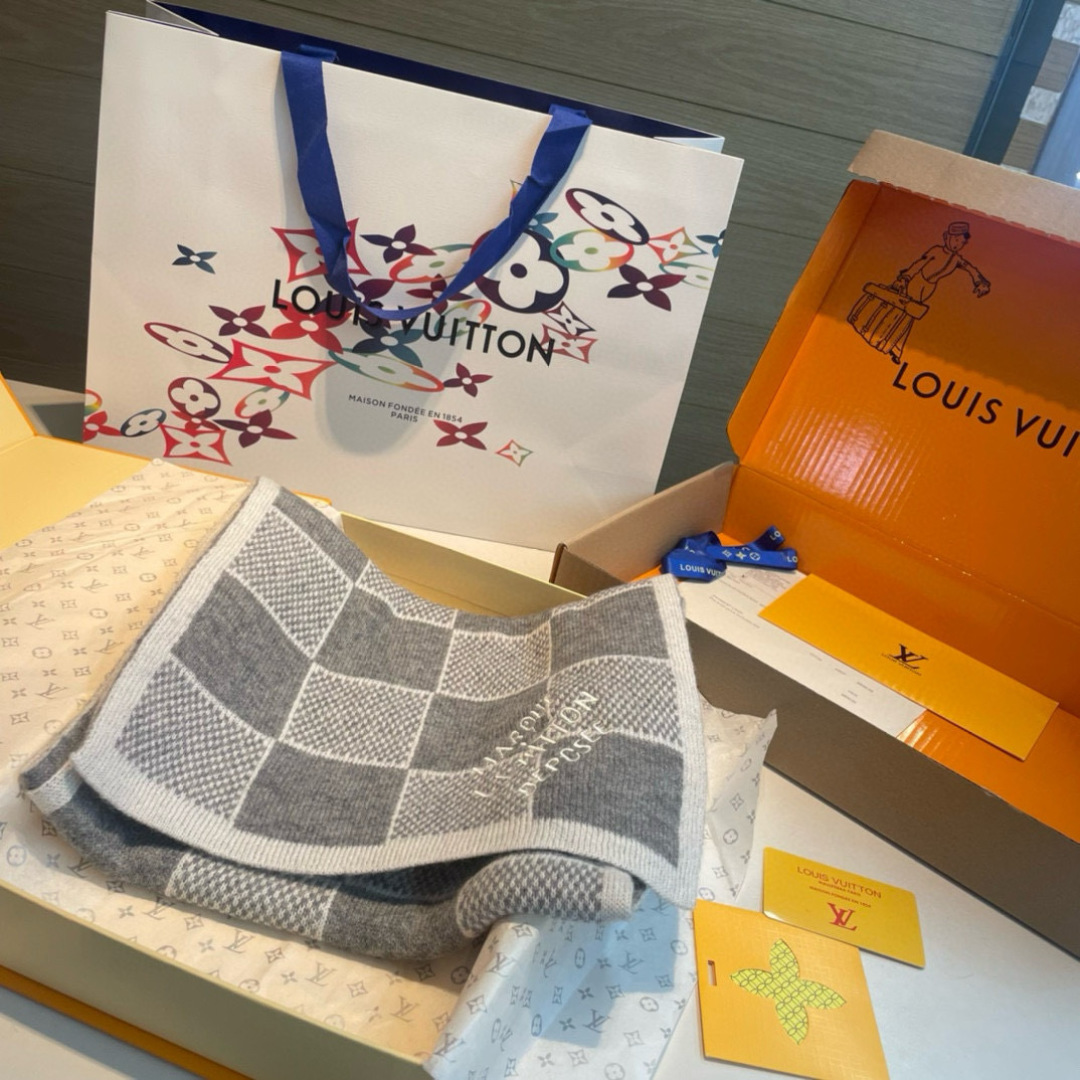 大驴家最美的围巾没有之一，独家首发，Fluffygram 围巾取材羊驼毛和绵羊毛混纺，以拉绒处理营造舒适