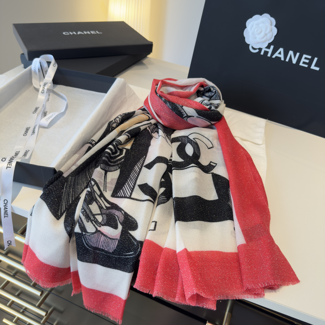 上新❤️超级有腔调！！！巨巨巨巨美的闪光女神】谁懂这种秋冬调性的美啊？！！！这款小香披肩也是我疯狂喜欢的