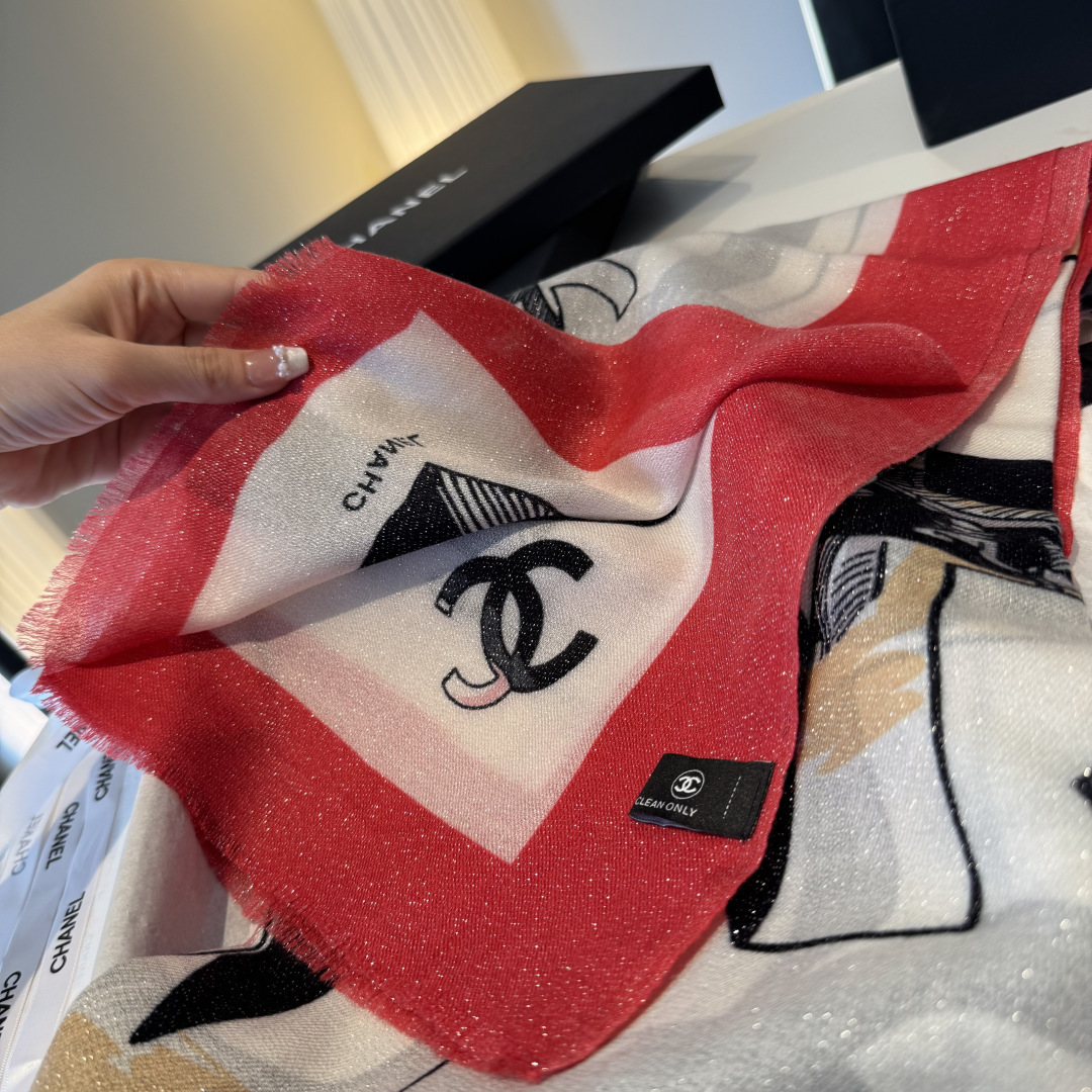 上新❤️超级有腔调！！！巨巨巨巨美的闪光女神】谁懂这种秋冬调性的美啊？！！！这款小香披肩也是我疯狂喜欢的