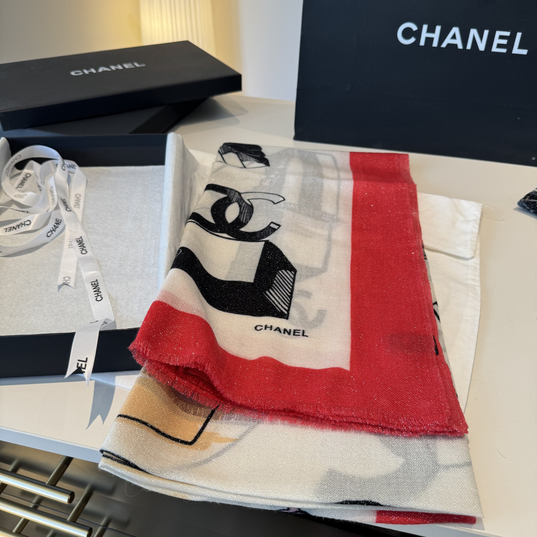 上新❤️超级有腔调！！！巨巨巨巨美的闪光女神】谁懂这种秋冬调性的美啊？！！！这款小香披肩也是我疯狂喜欢的