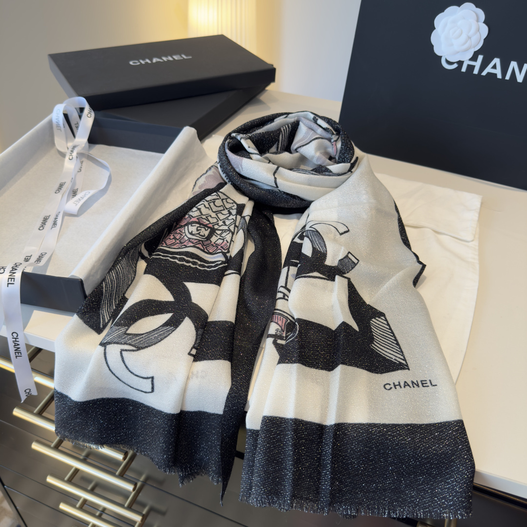 上新❤️超级有腔调！！！巨巨巨巨美的闪光女神】谁懂这种秋冬调性的美啊？！！！这款小香披肩也是我疯狂喜欢的