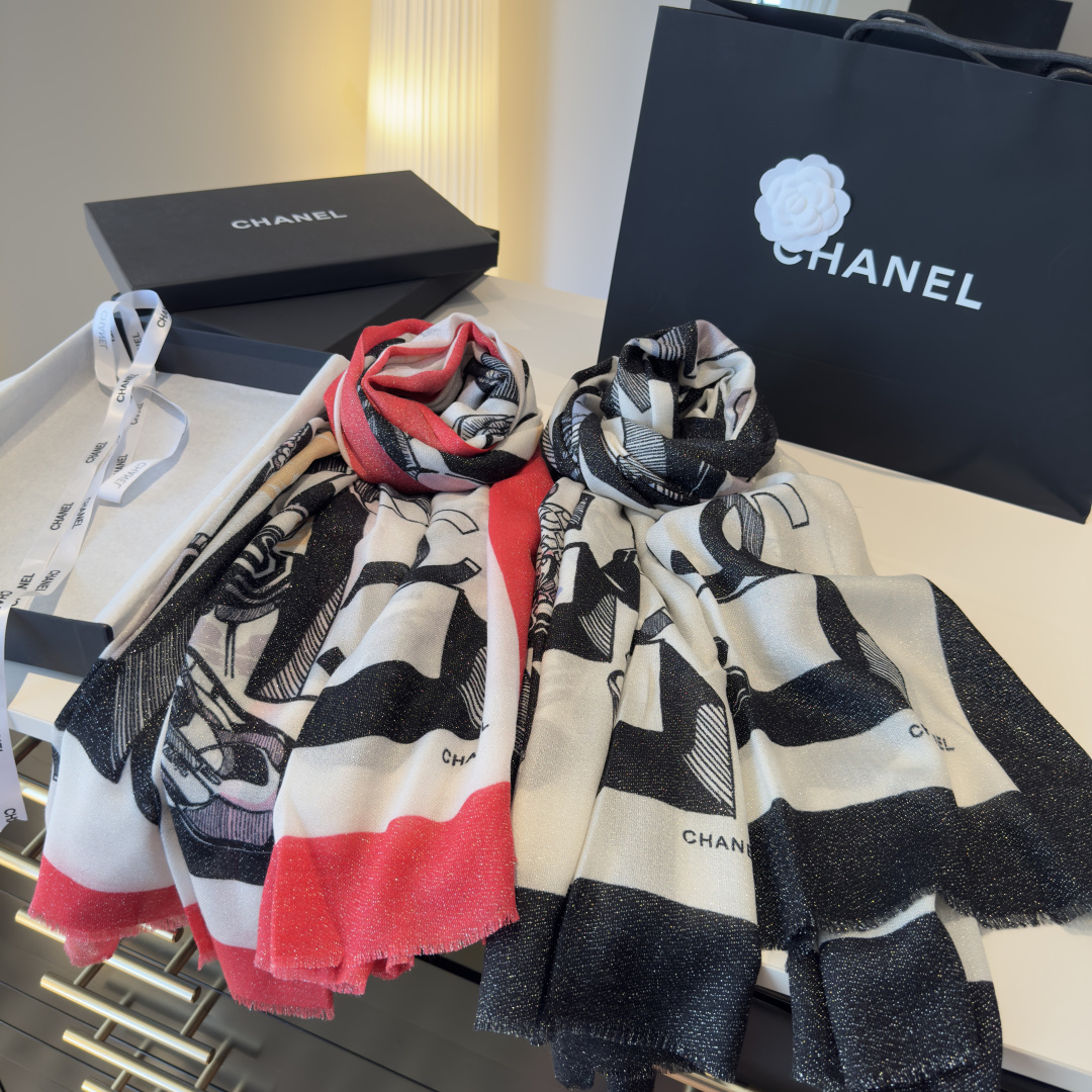 上新❤️超级有腔调！！！巨巨巨巨美的闪光女神】谁懂这种秋冬调性的美啊？！！！这款小香披肩也是我疯狂喜欢的