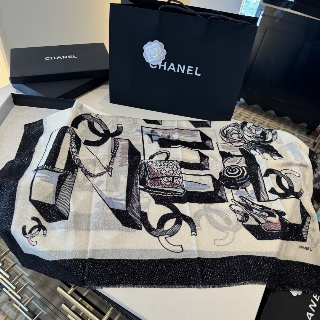 上新❤️超级有腔调！！！巨巨巨巨美的闪光女神】谁懂这种秋冬调性的美啊？！！！这款小香披肩也是我疯狂喜欢的