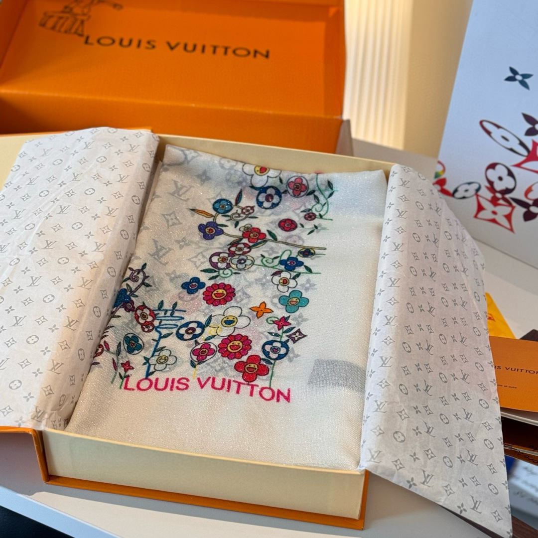 会发光发亮的围巾银丝羊绒长巾✨专柜同步‼️真心赞‼️驴家路易威登经典 Monogram 图案搭配彩色边框