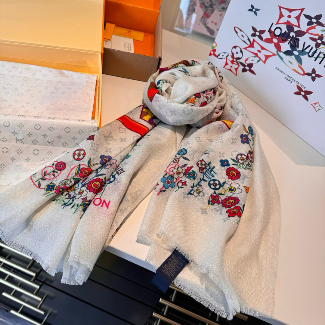 会发光发亮的围巾银丝羊绒长巾✨专柜同步‼️真心赞‼️驴家路易威登经典 Monogram 图案搭配彩色边框