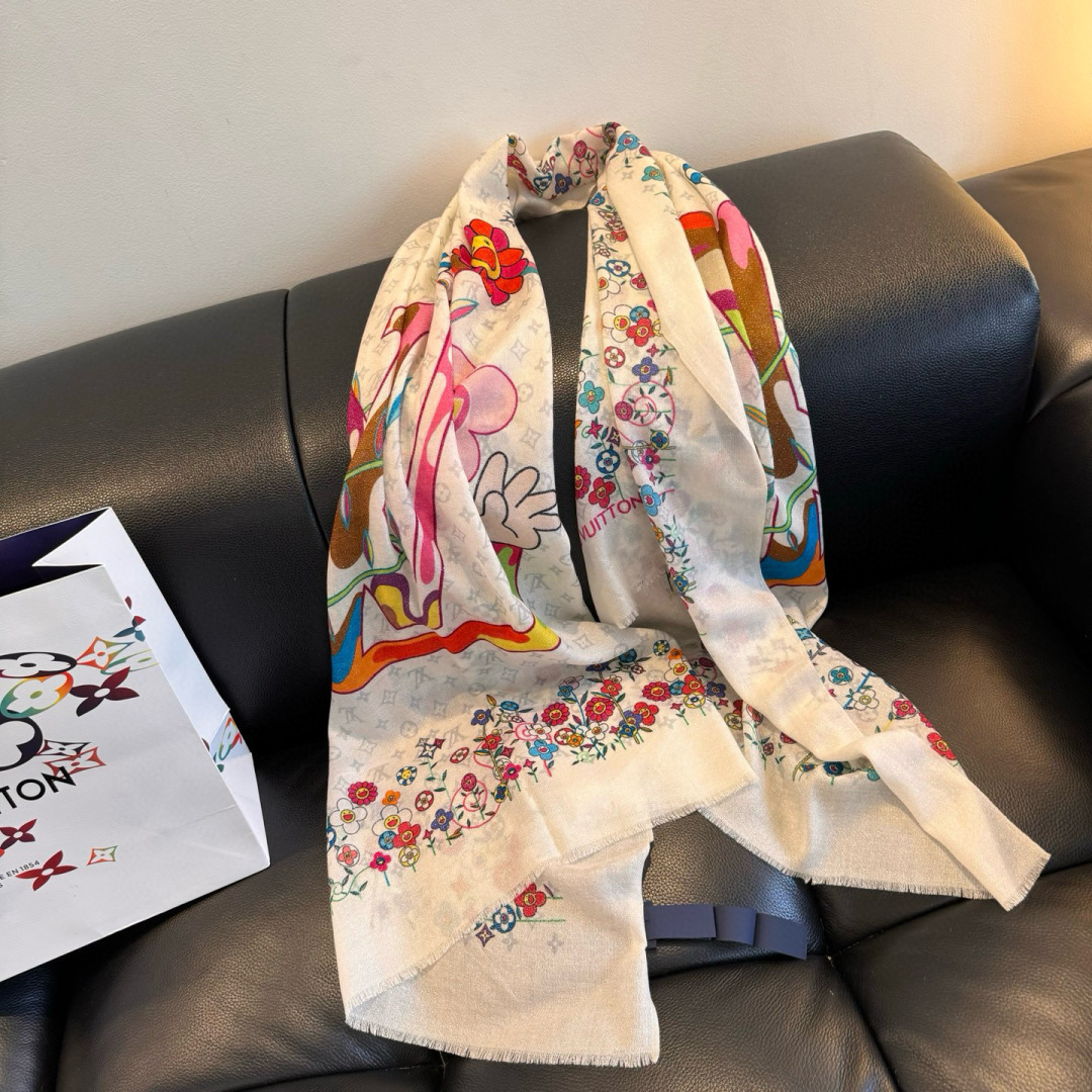 会发光发亮的围巾银丝羊绒长巾✨专柜同步‼️真心赞‼️驴家路易威登经典 Monogram 图案搭配彩色边框