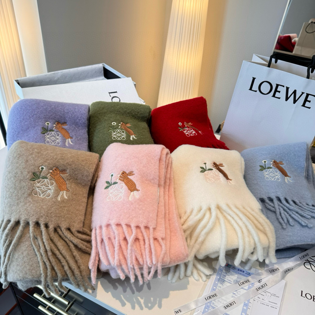 ▪❤️️罗意威超美新款马海毛围巾！超级推荐入手！】质感好货！主打的马海毛围巾~据说超难买哦！！打了好多次