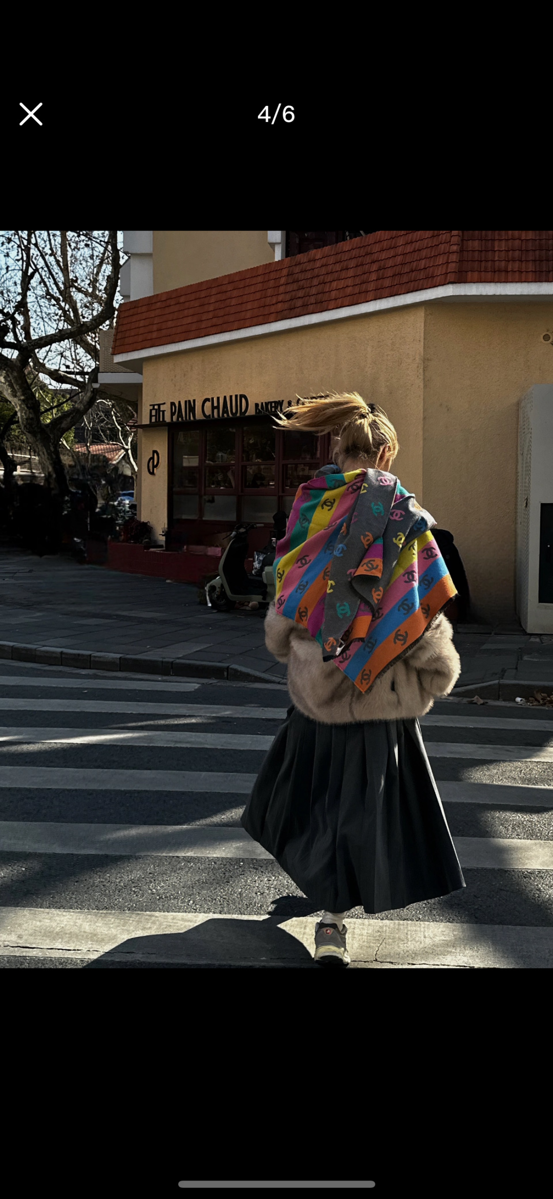 爆款彩虹围巾果然是芭比的配色，上身非常好看香奈儿彩虹围巾，chanel24c 早春新品彩虹亮丝围巾披肩，