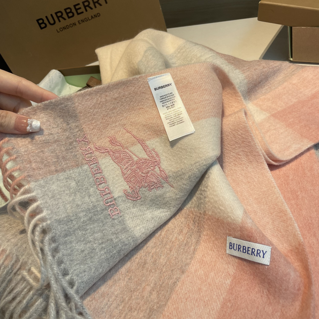 🆕Burberry ·巴宝莉爱心款💗❗️大B家新品围巾披肩‮磅重‬来了❗️bur原单殿堂‮皇级‬室最新款