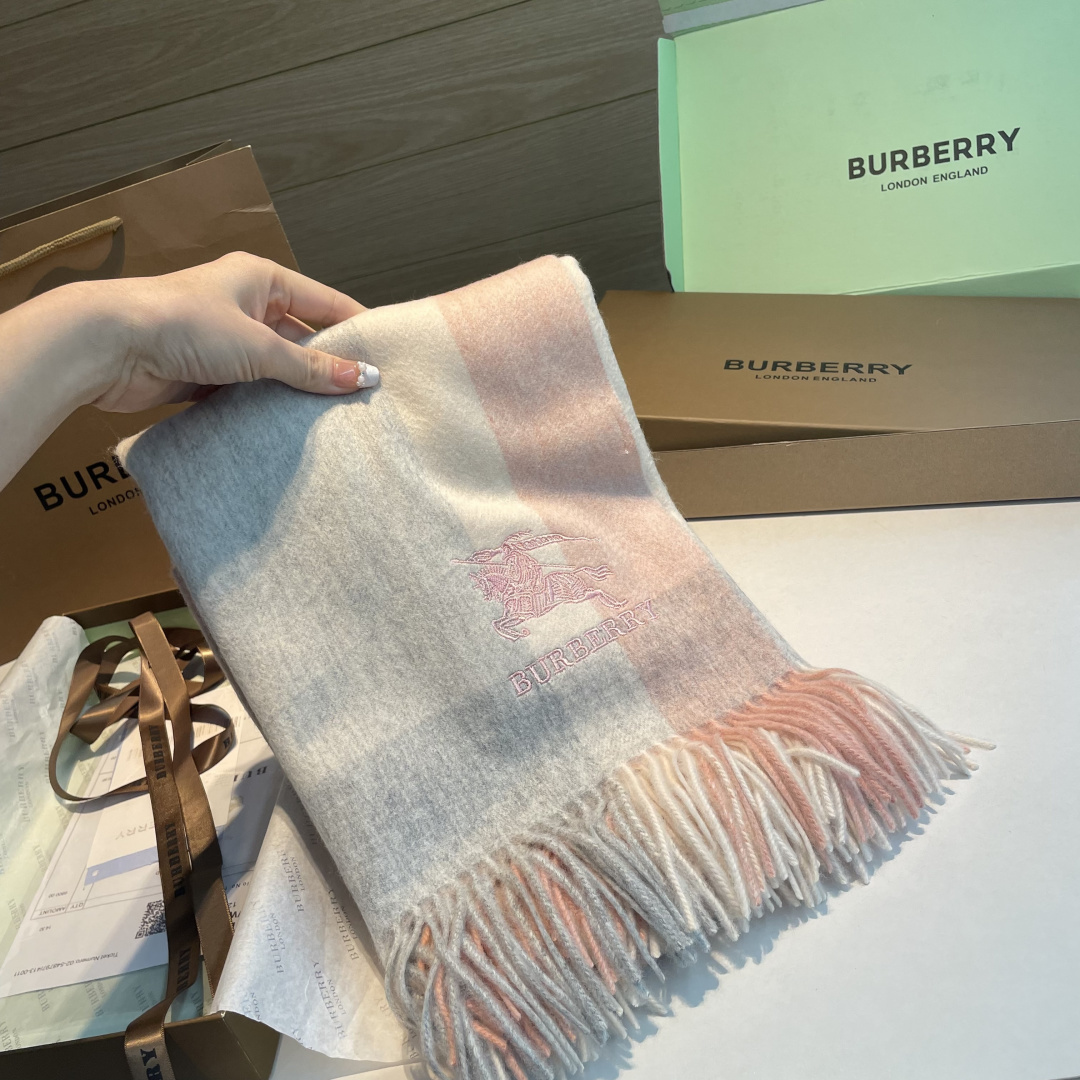 🆕Burberry ·巴宝莉爱心款💗❗️大B家新品围巾披肩‮磅重‬来了❗️bur原单殿堂‮皇级‬室最新款