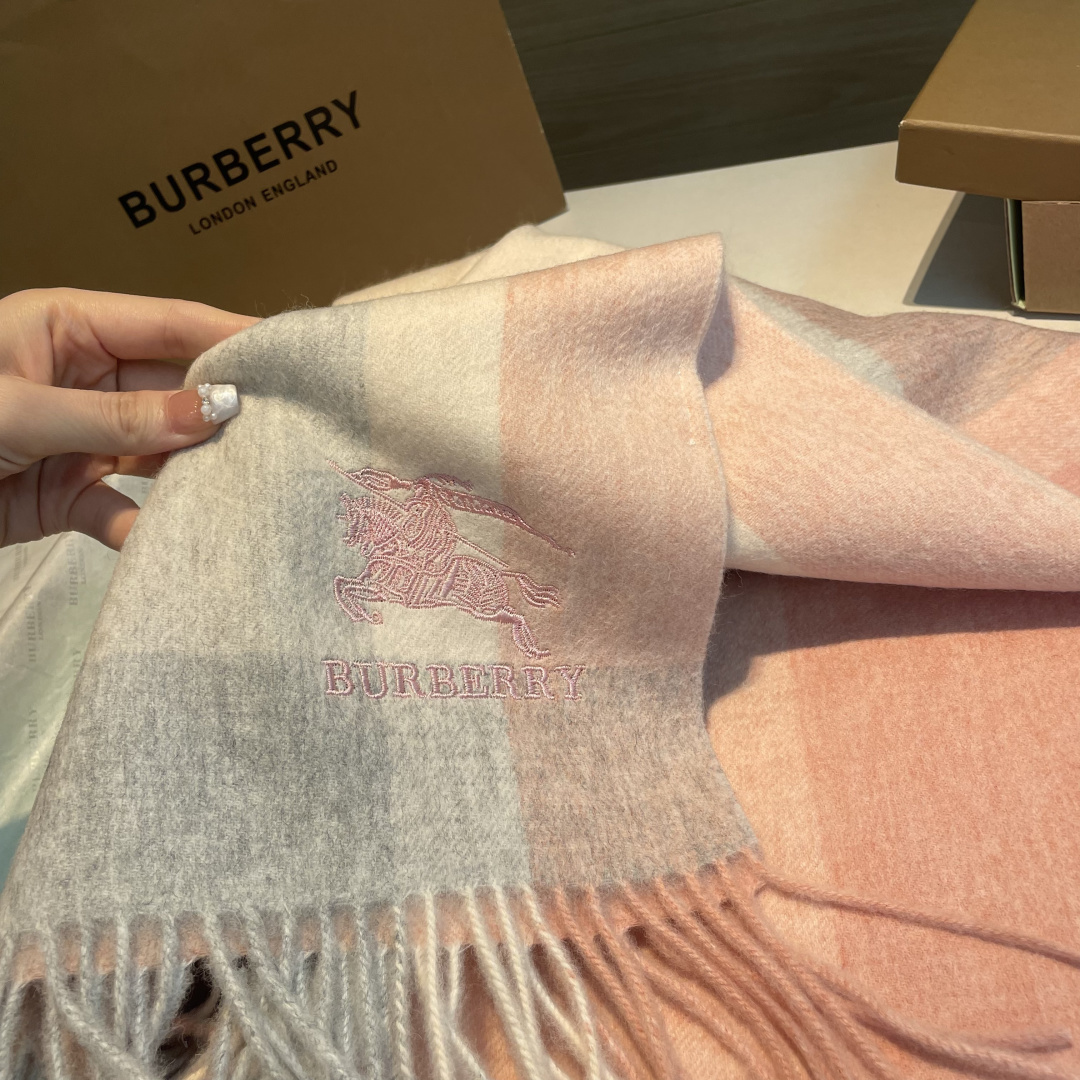🆕Burberry ·巴宝莉爱心款💗❗️大B家新品围巾披肩‮磅重‬来了❗️bur原单殿堂‮皇级‬室最新款