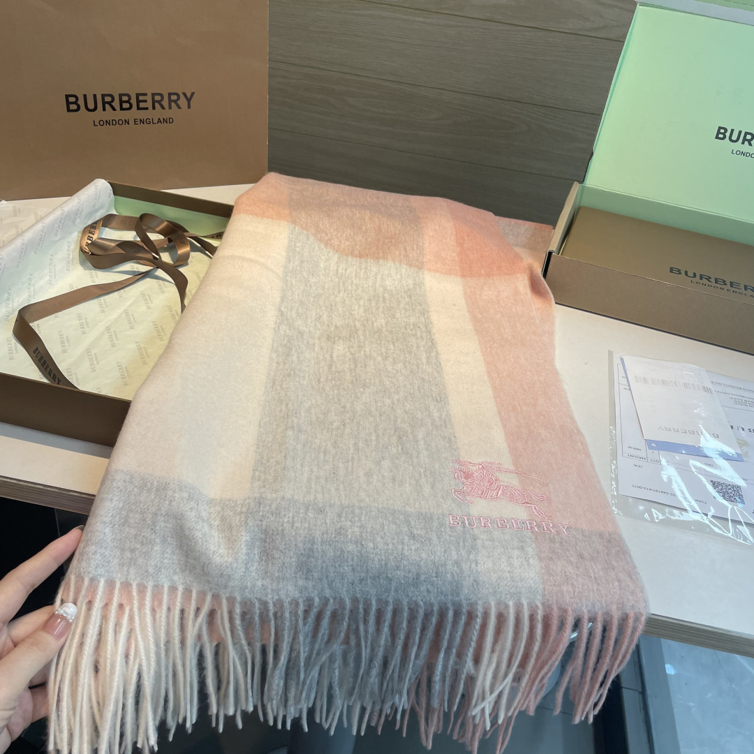 🆕Burberry ·巴宝莉爱心款💗❗️大B家新品围巾披肩‮磅重‬来了❗️bur原单殿堂‮皇级‬室最新款