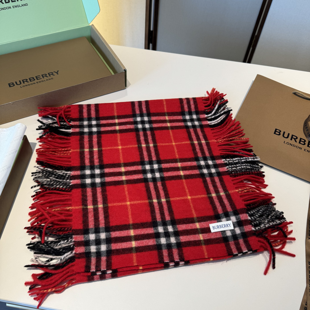 ✨✨【B家蜈蚣巾】金靖同款新品到货！采用内蒙古顶级羊绒毛，最新款男女通用情侣款👫重磅推荐💥 经典的格子，