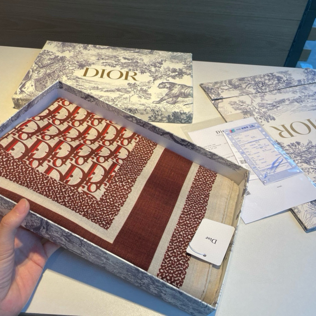 推荐💕140丝绒方巾双面异色羊绒方巾‼️D家ZG爆款立体呈现图案纹路实物档次极高特殊工艺高端研发惊艳问世