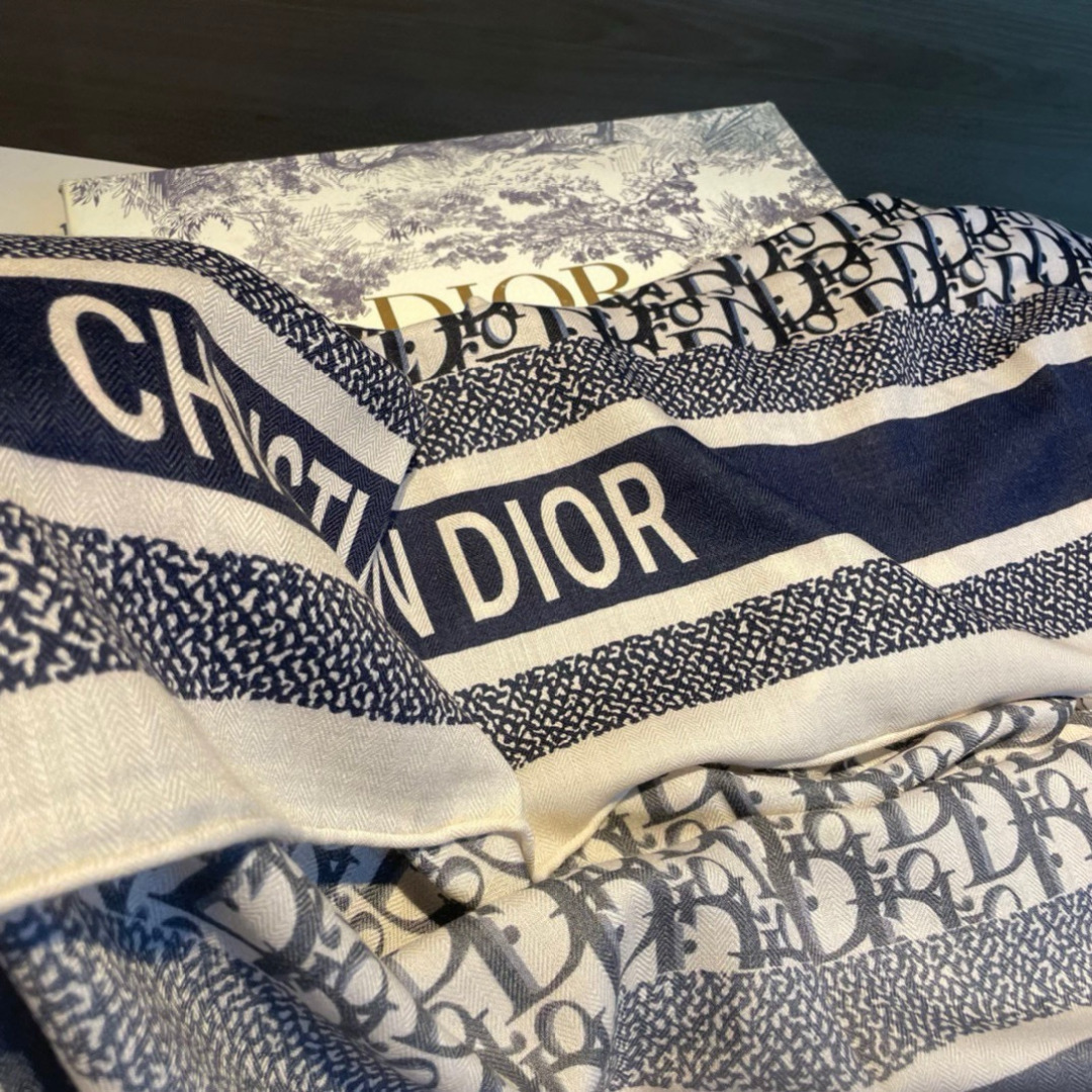 推荐💕140丝绒方巾双面异色羊绒方巾‼️D家ZG爆款立体呈现图案纹路实物档次极高特殊工艺高端研发惊艳问世