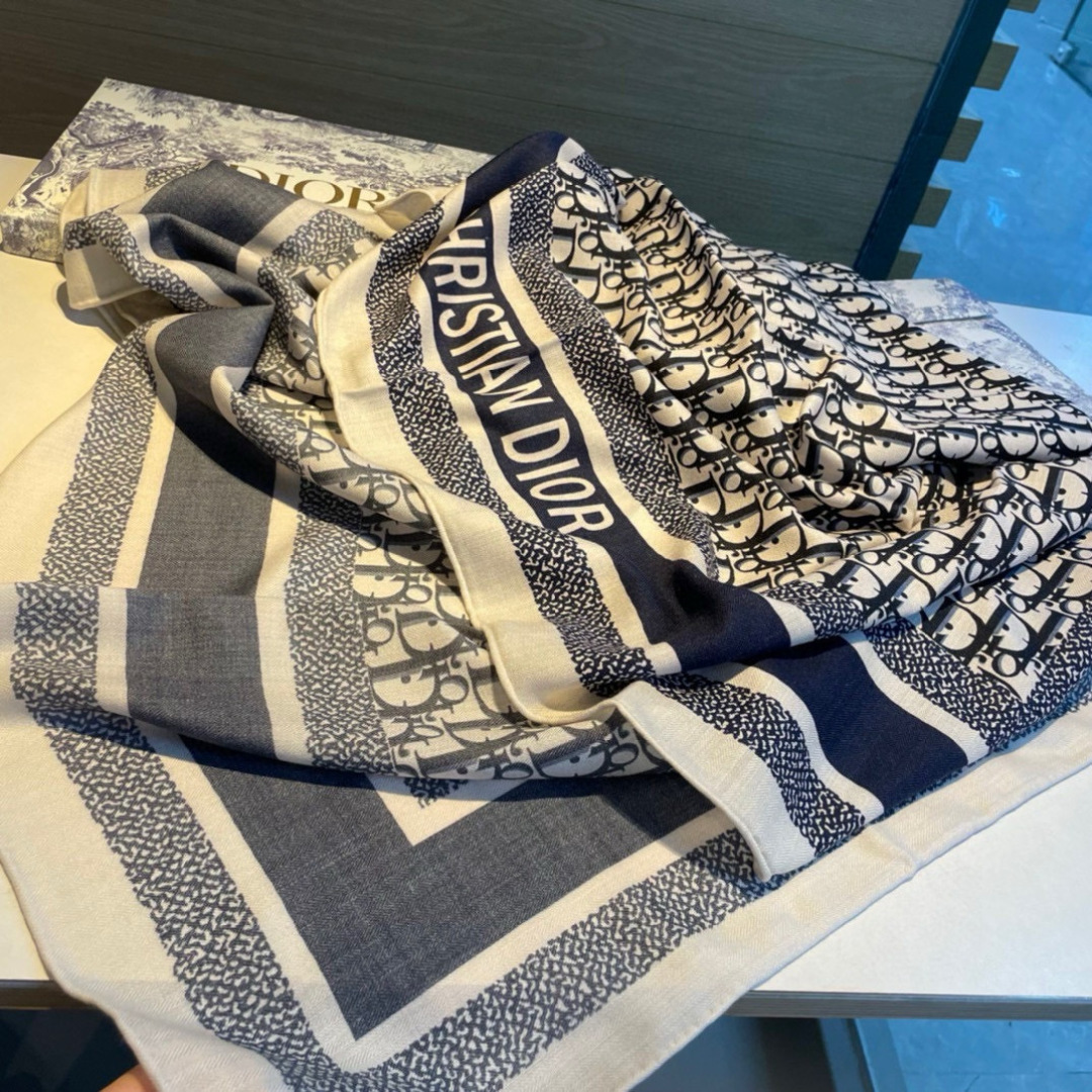 推荐💕140丝绒方巾双面异色羊绒方巾‼️D家ZG爆款立体呈现图案纹路实物档次极高特殊工艺高端研发惊艳问世