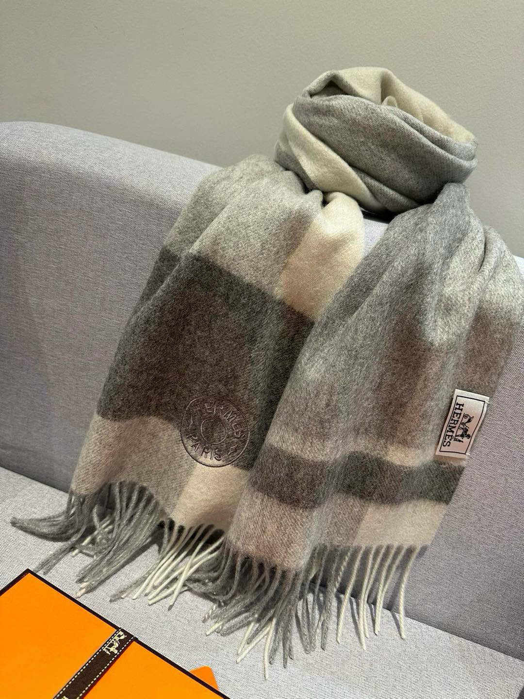 🆕Hermes · 爱马仕❗️怒赞自留▪️❗️我们的男款围巾且买且珍惜~~男款真的很少，一年也就出几款，