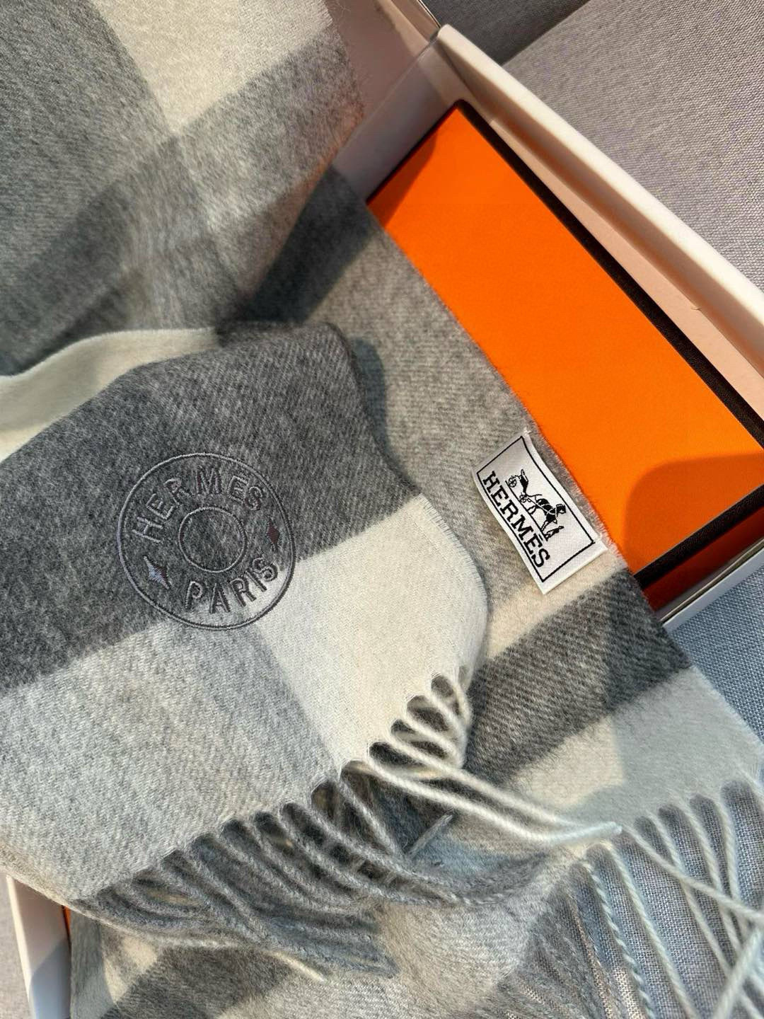 🆕Hermes · 爱马仕❗️怒赞自留▪️❗️我们的男款围巾且买且珍惜~~男款真的很少，一年也就出几款，