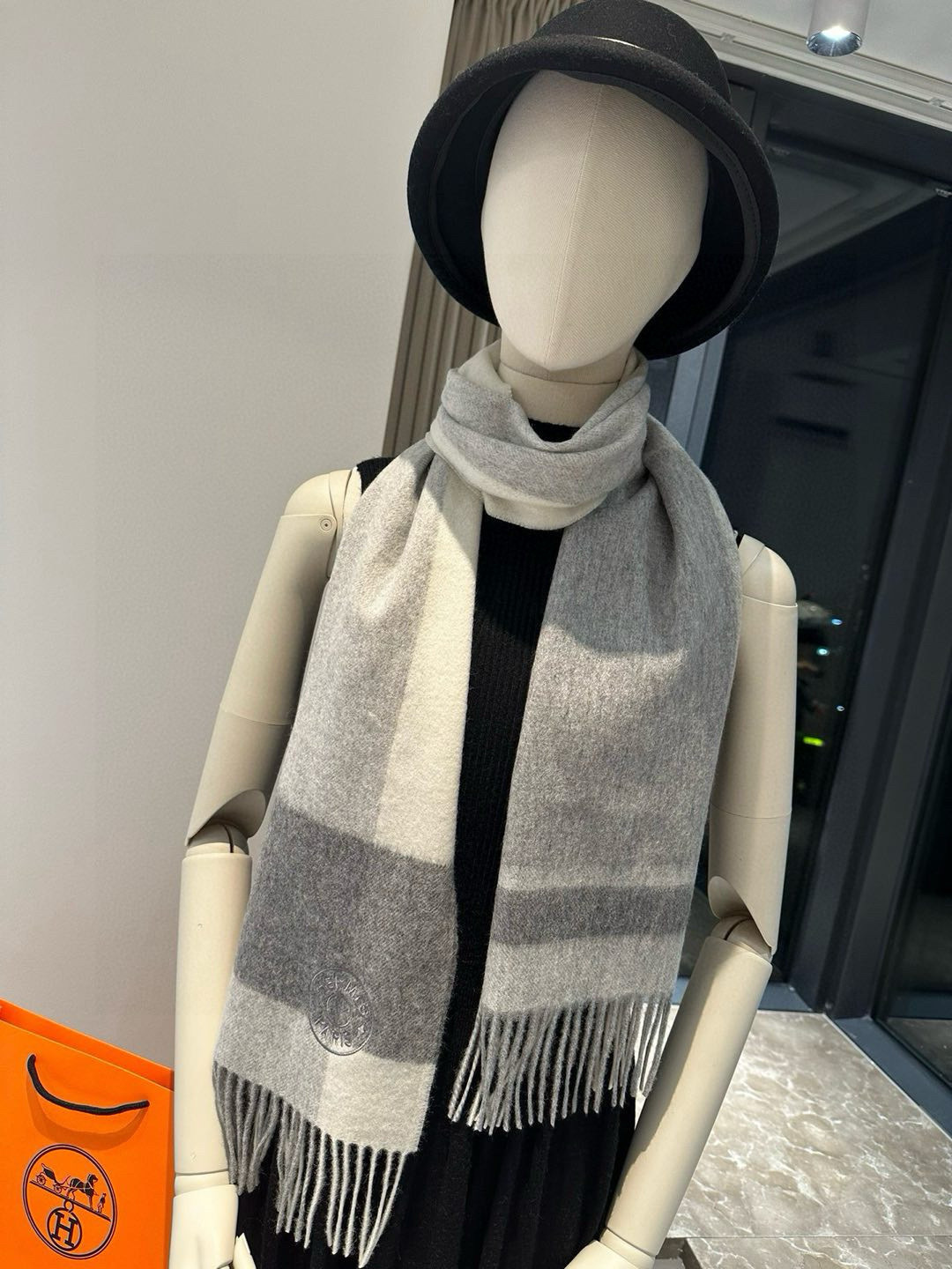 🆕Hermes · 爱马仕❗️怒赞自留▪️❗️我们的男款围巾且买且珍惜~~男款真的很少，一年也就出几款，