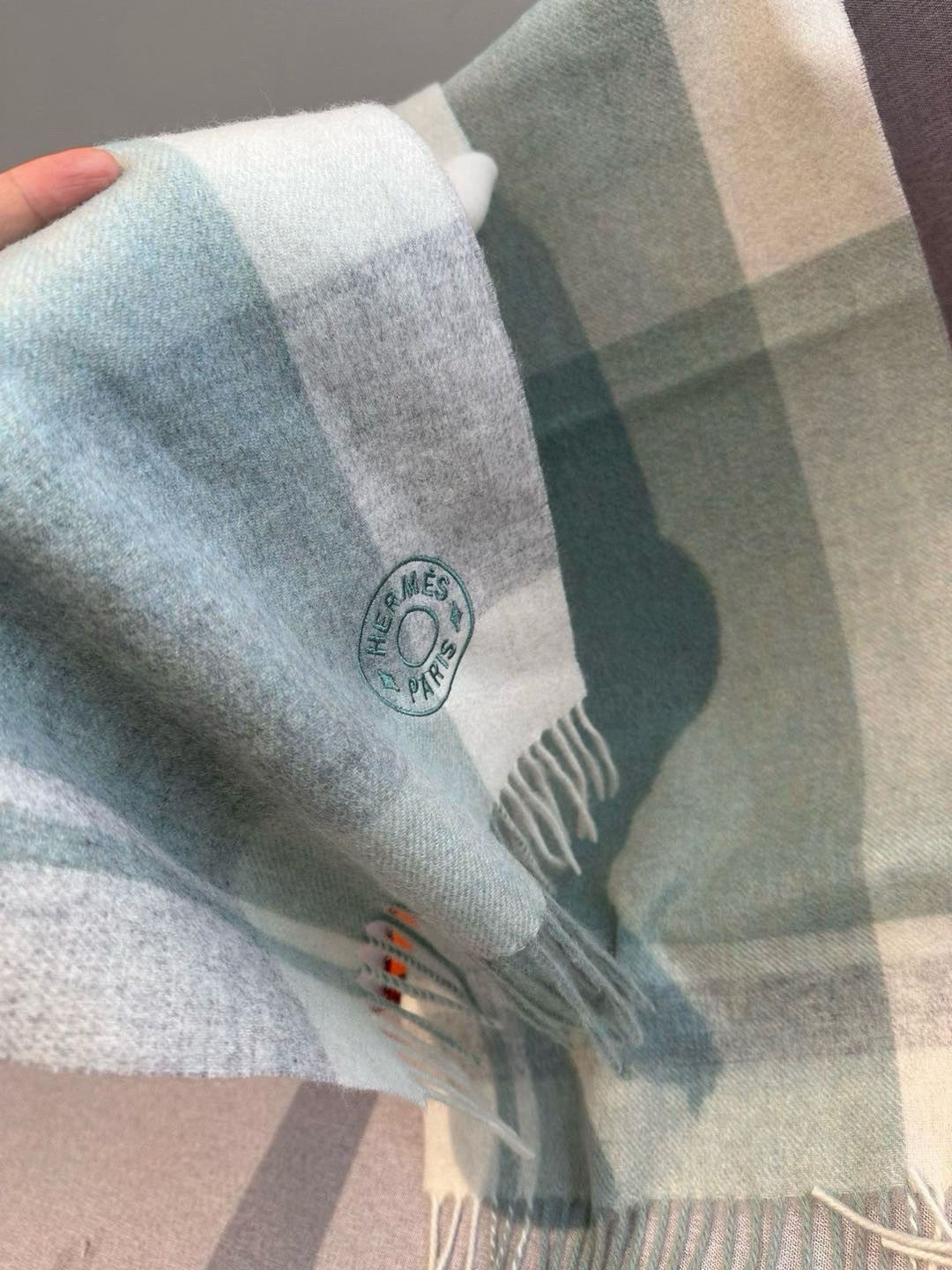 🆕Hermes · 爱马仕❗️怒赞自留▪️❗️我们的男款围巾且买且珍惜~~男款真的很少，一年也就出几款，