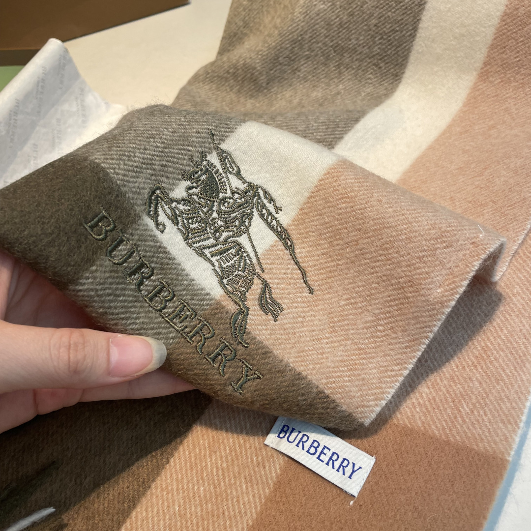 🆕Burberry ·巴宝莉爱心款💗❗️大B家新品围巾披肩‮磅重‬来了❗️bur原单殿堂‮皇级‬室最新款