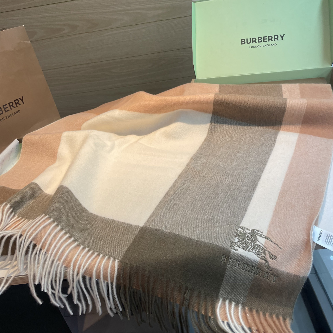 🆕Burberry ·巴宝莉爱心款💗❗️大B家新品围巾披肩‮磅重‬来了❗️bur原单殿堂‮皇级‬室最新款