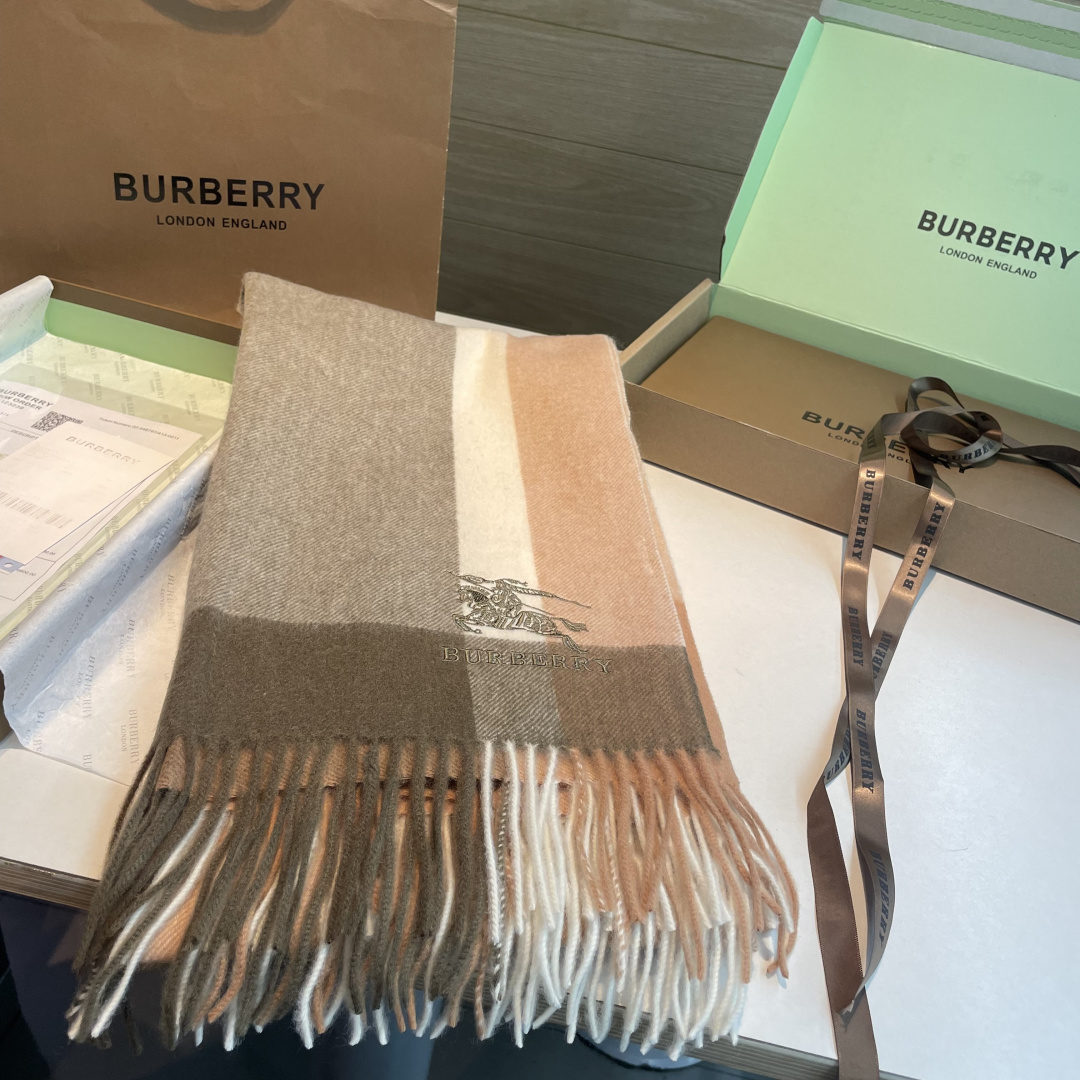 🆕Burberry ·巴宝莉爱心款💗❗️大B家新品围巾披肩‮磅重‬来了❗️bur原单殿堂‮皇级‬室最新款