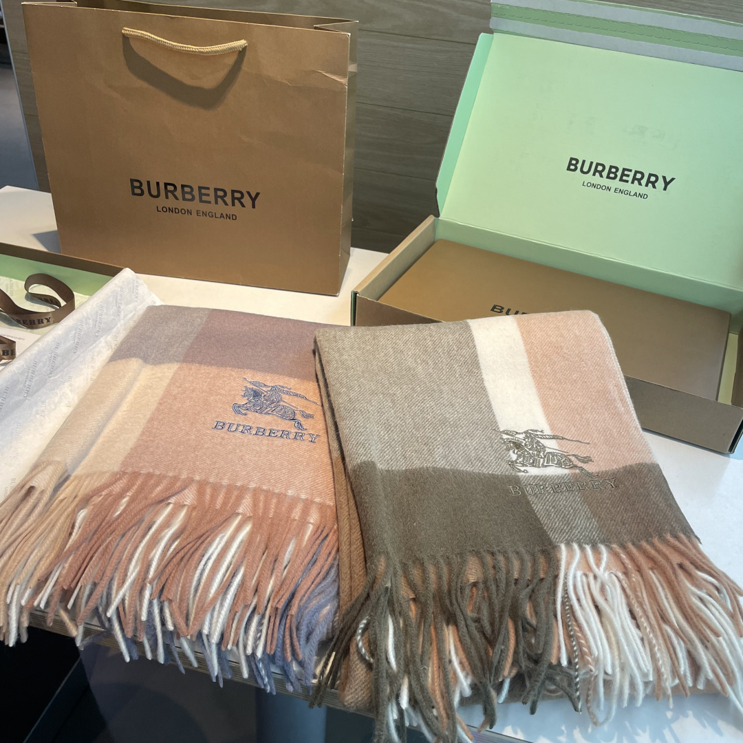 🆕Burberry ·巴宝莉爱心款💗❗️大B家新品围巾披肩‮磅重‬来了❗️bur原单殿堂‮皇级‬室最新款