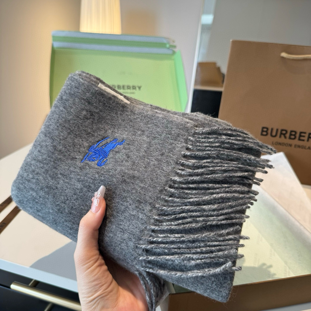 ✨✨Burberry · 巴宝莉双面围巾❗好看的要疯掉了，太有型太有魅力了❗❗非常斯文时尚的秋冬单品！真