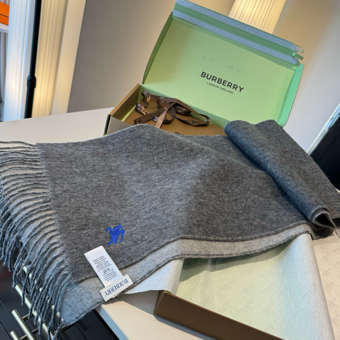 ✨✨Burberry · 巴宝莉双面围巾❗好看的要疯掉了，太有型太有魅力了❗❗非常斯文时尚的秋冬单品！真