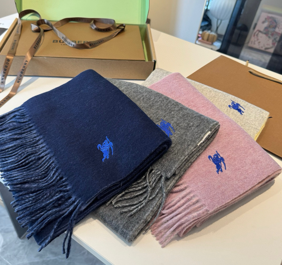 ✨✨Burberry · 巴宝莉双面围巾❗好看的要疯掉了，太有型太有魅力了❗❗非常斯文时尚的秋冬单品！真