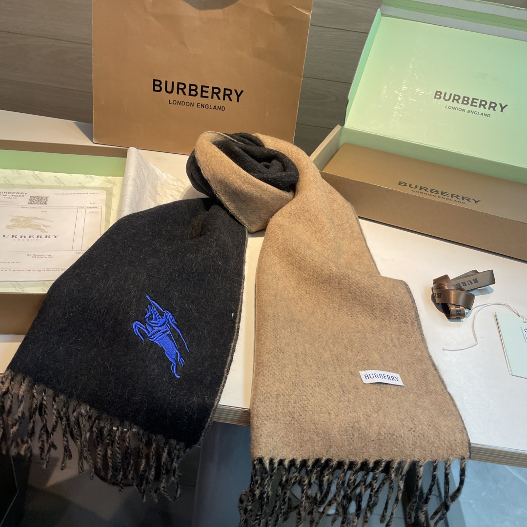 ✨✨Burberry · 巴宝莉双面围巾❗好看的要疯掉了，太有型太有魅力了❗❗非常斯文时尚的秋冬单品！真