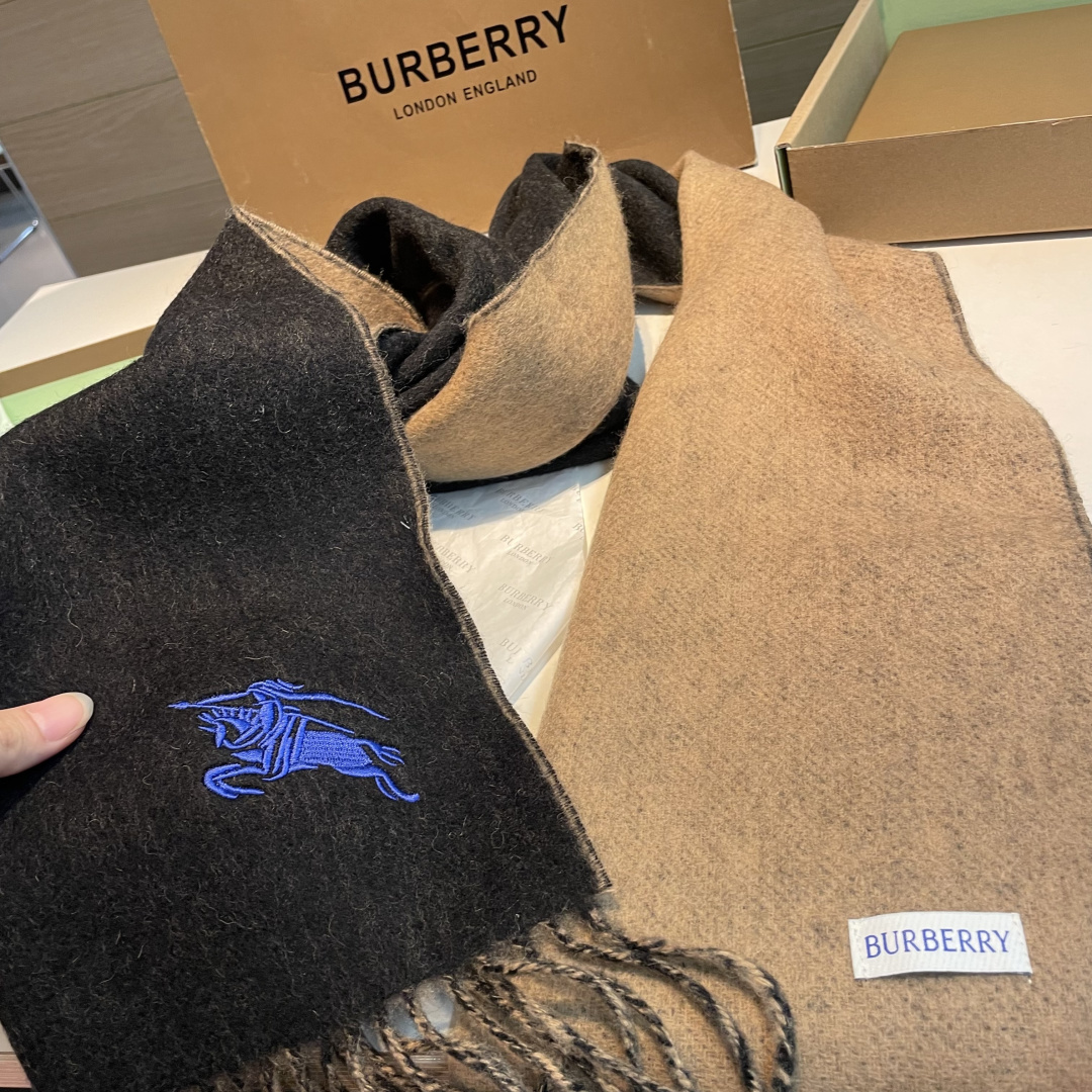 ✨✨Burberry · 巴宝莉双面围巾❗好看的要疯掉了，太有型太有魅力了❗❗非常斯文时尚的秋冬单品！真