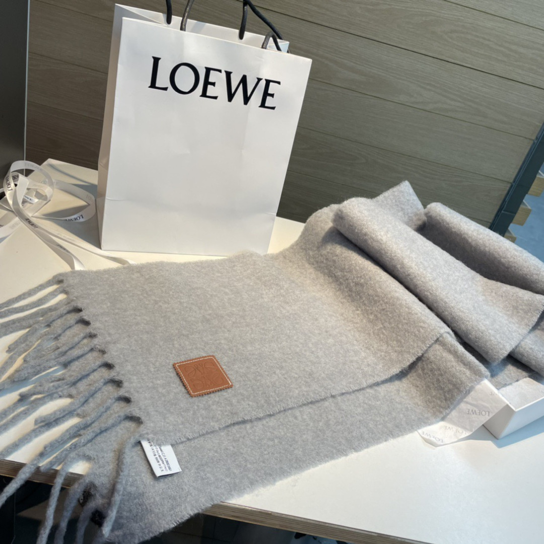 【▪❤️️Loewe超美新款马海毛围巾！超级推荐入手！】质感好货！罗意威主打的马海毛围巾~据说超难买哦！