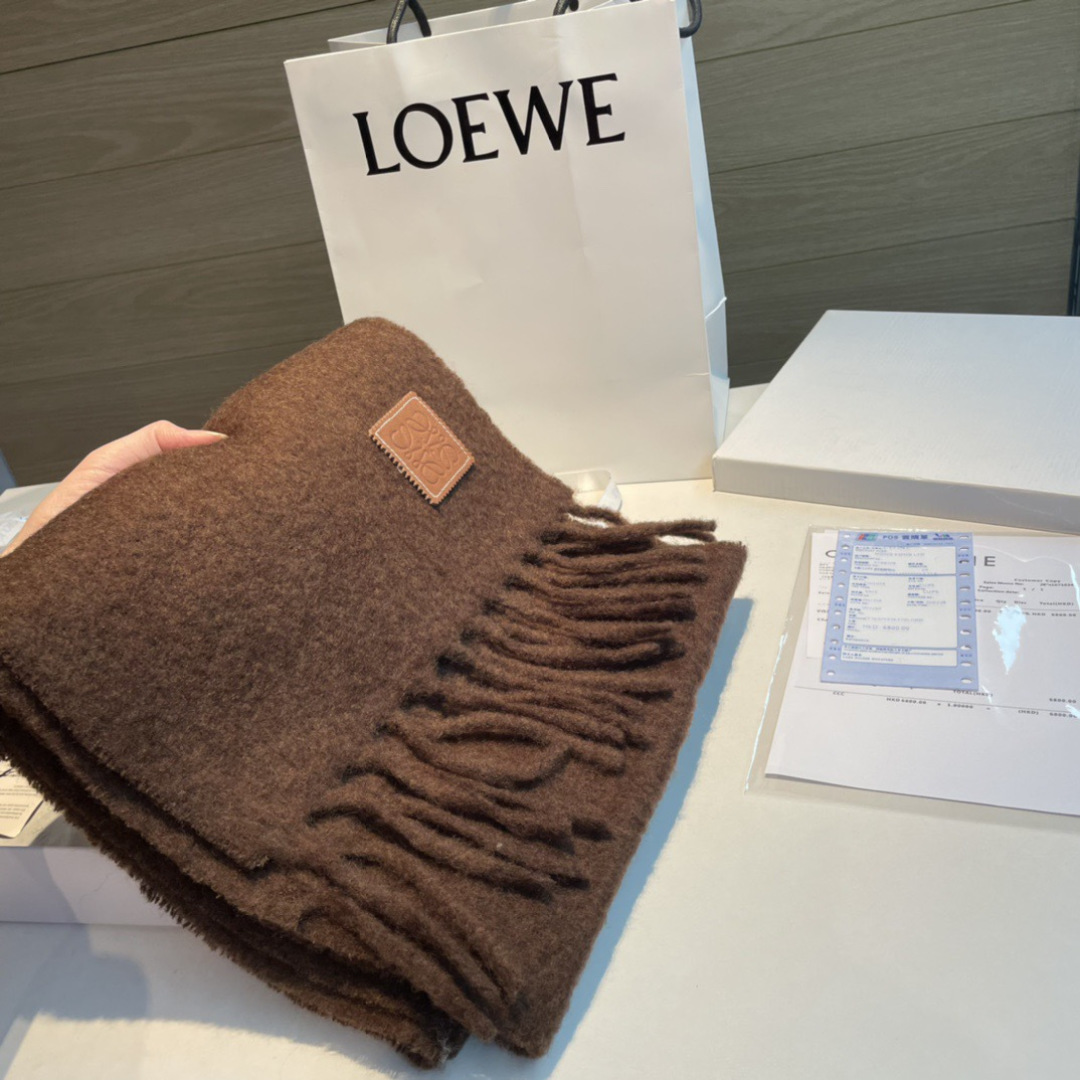 【▪❤️️Loewe超美新款马海毛围巾！超级推荐入手！】质感好货！罗意威主打的马海毛围巾~据说超难买哦！