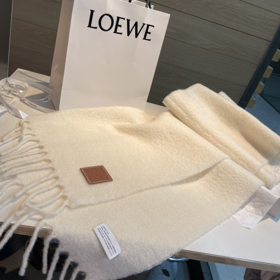 【▪❤️️Loewe超美新款马海毛围巾！超级推荐入手！】质感好货！罗意威主打的马海毛围巾~据说超难买哦！