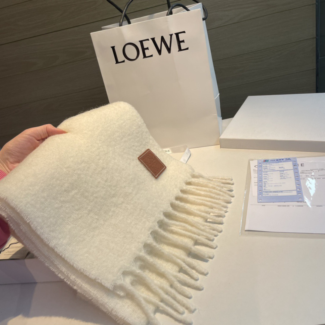 【▪❤️️Loewe超美新款马海毛围巾！超级推荐入手！】质感好货！罗意威主打的马海毛围巾~据说超难买哦！