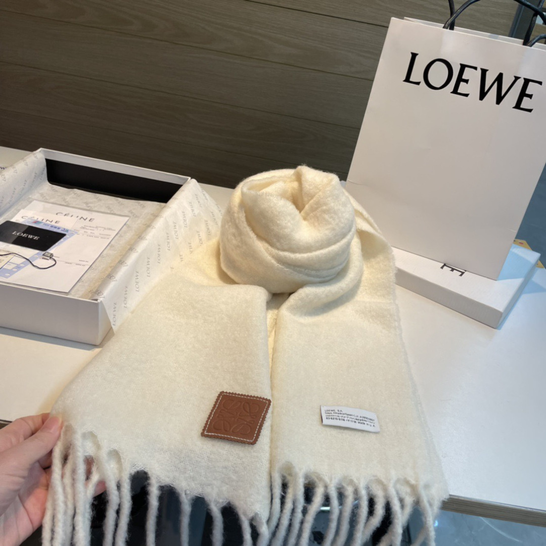 【▪❤️️Loewe超美新款马海毛围巾！超级推荐入手！】质感好货！罗意威主打的马海毛围巾~据说超难买哦！