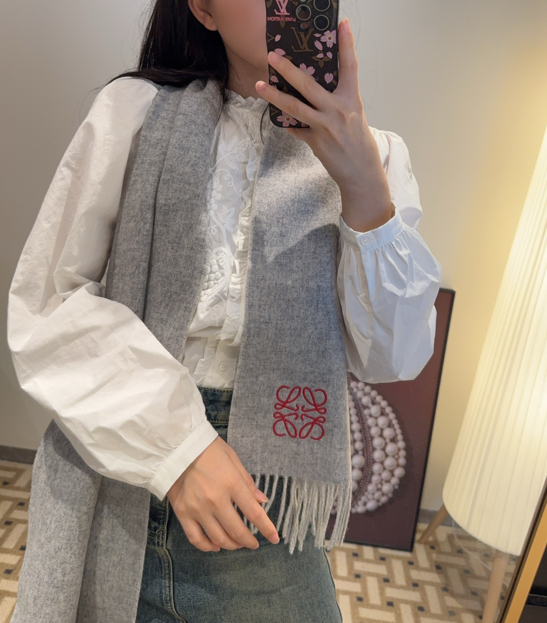 上新！Loewe · 罗意威️难得一见的温柔配色，低调又不失优雅❗️】重点推荐❗️双面配色，一条围巾两种
